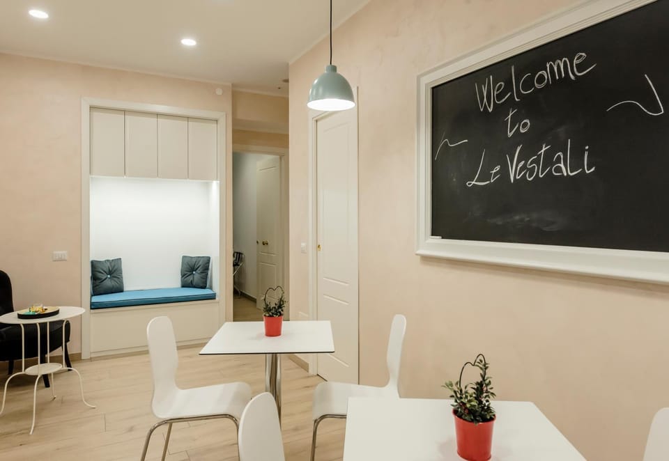 Seating area, Dining area