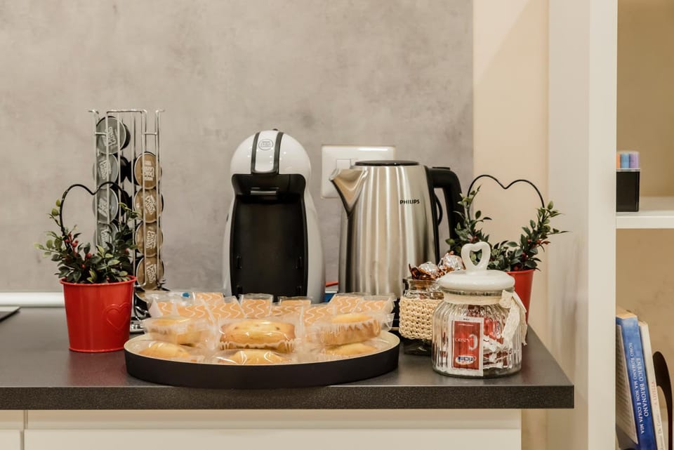 Coffee/tea facilities, Food and drinks, Food, Breakfast, Drinks