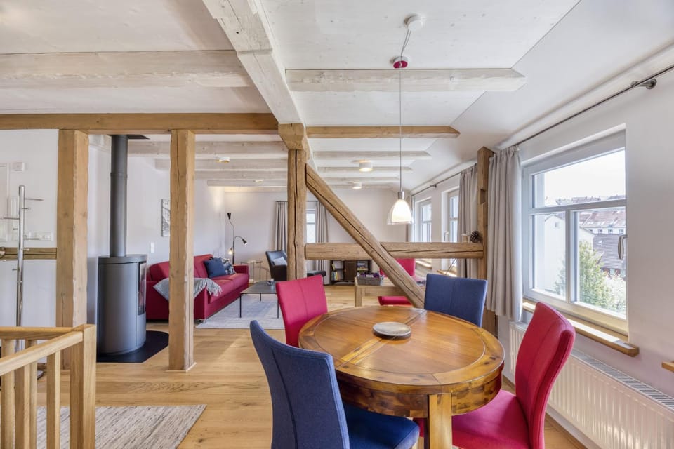 Living room, Seating area, Dining area, fireplace