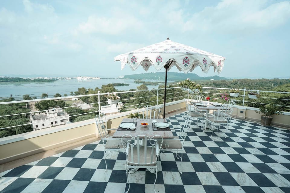 Restaurant/places to eat, Natural landscape, View (from property/room), Dining area, Lake view
