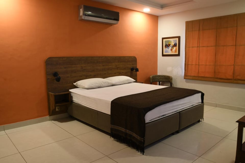 Bed, TV and multimedia, Balcony/Terrace, Living room, Photo of the whole room, Dining area, Bedroom, internet, room service, toaster, VIP, air conditioner
