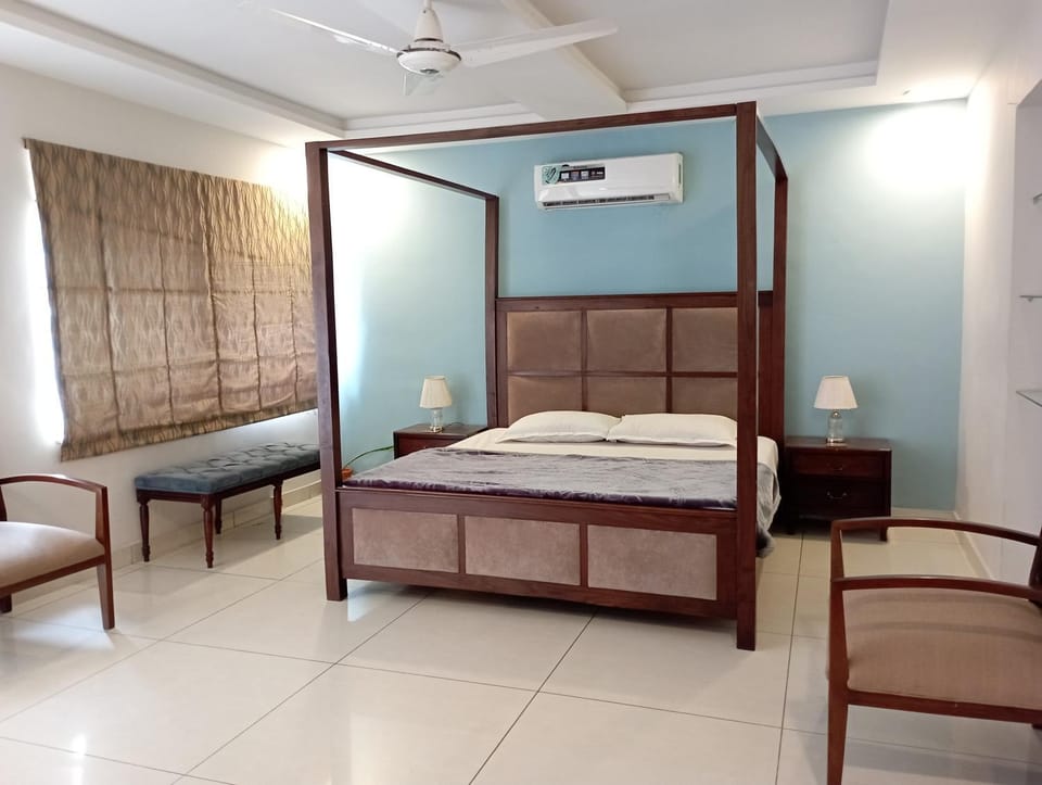Bed, Photo of the whole room, Bedroom, air conditioner