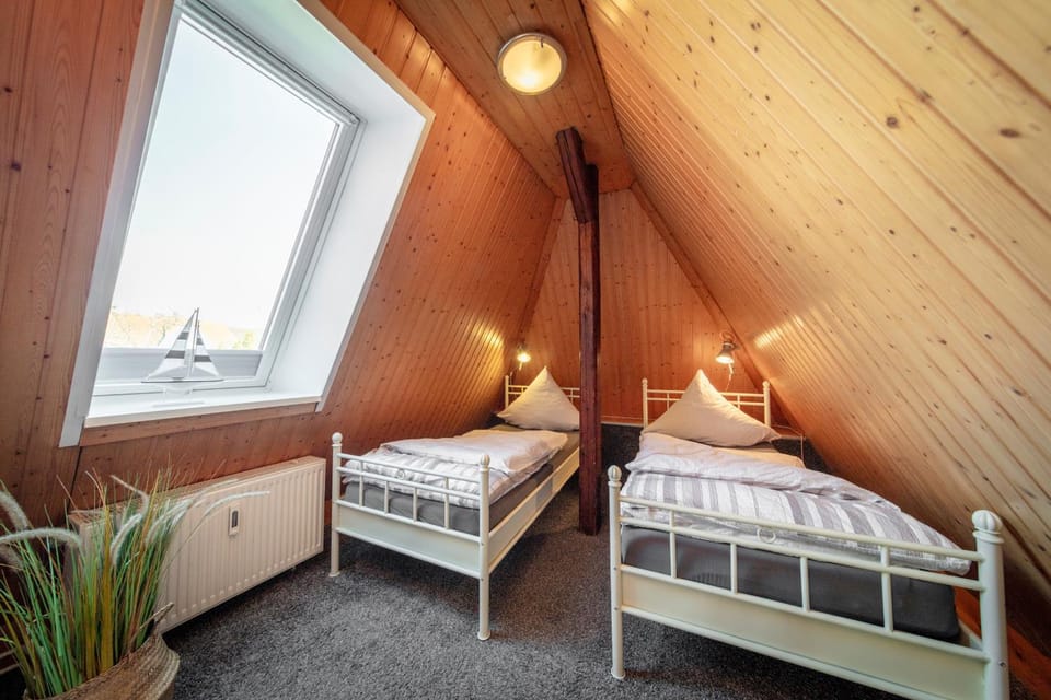 "Villa Anker" Dachgeschoss - links Apartment in Ostholstein