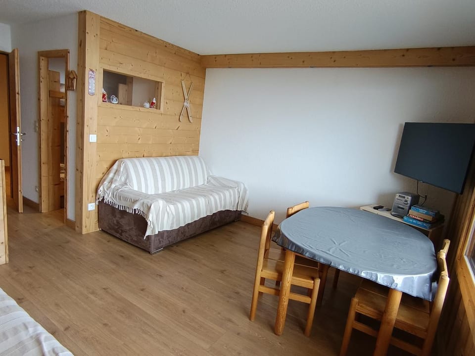 Studio rénové tout confort avec parking proche pistes - FR-1-445-150 Apartment in Montgenèvre