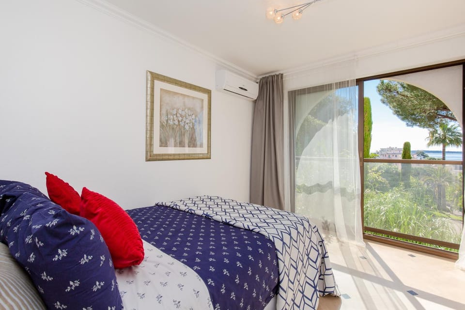 Cozy studio with sea view, swimming pool and greenery Apartment in Cannes