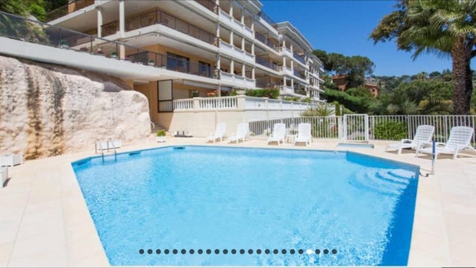 Cozy studio with sea view, swimming pool and greenery Apartment in Cannes