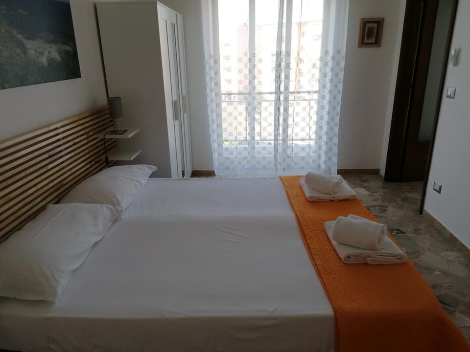 A Ficurinia Apartment in Syracuse