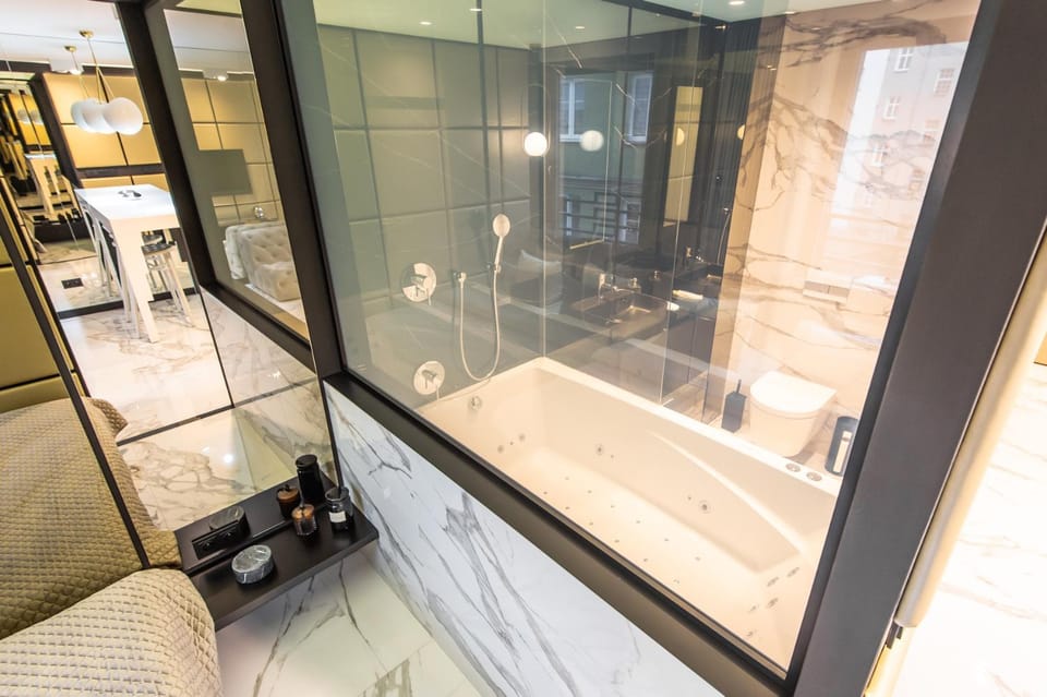 Super-Apartamenty VIP Jacuzzi Apartment in Poznan