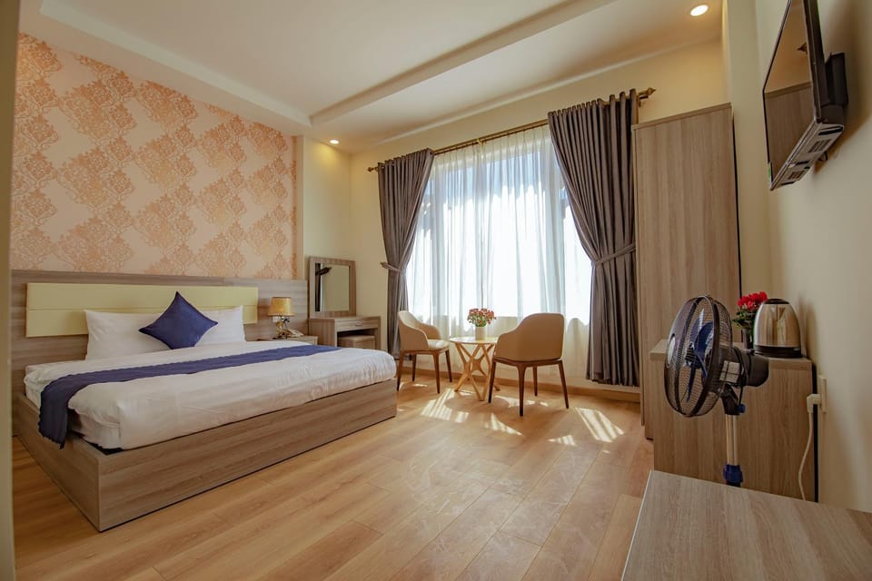 Bed, Photo of the whole room, Street view