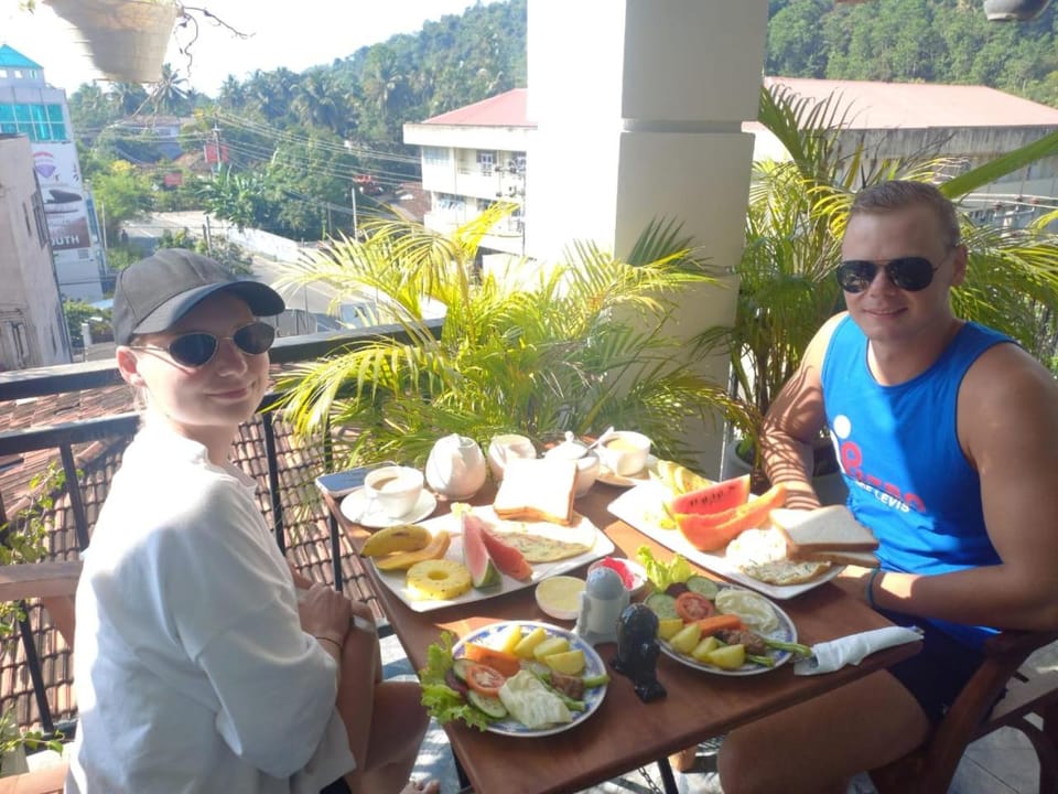 Guests, Breakfast
