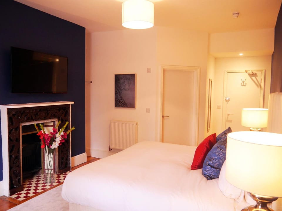 Bed, Photo of the whole room, Decorative detail, Bedroom