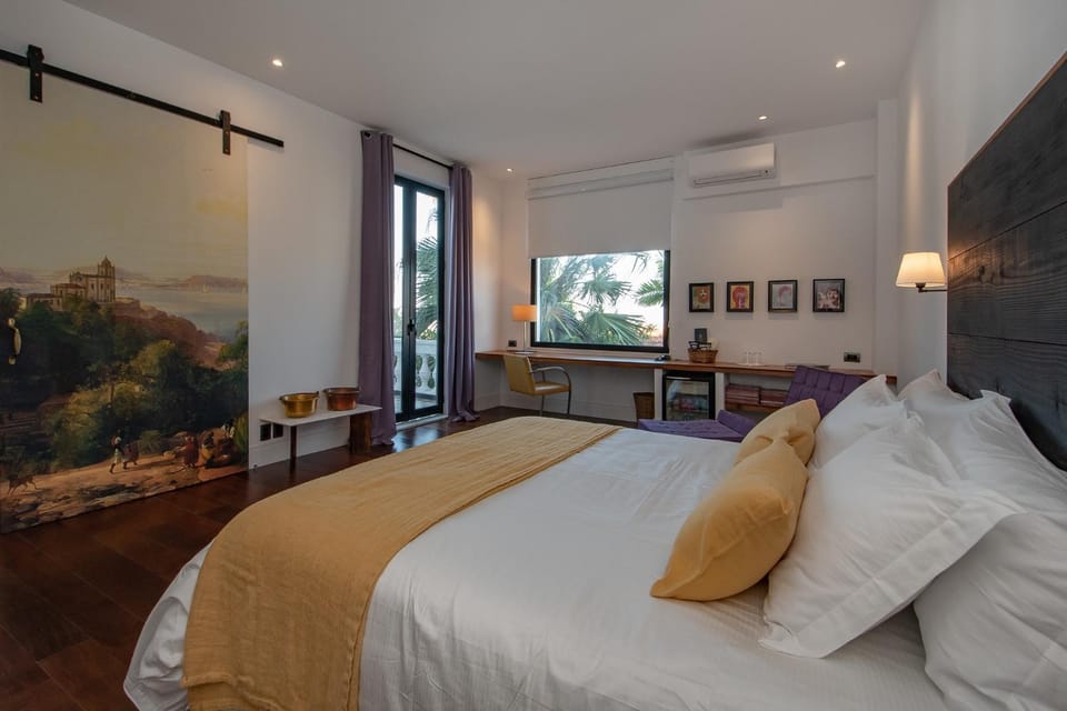 Bed, Photo of the whole room, Bedroom, air conditioner