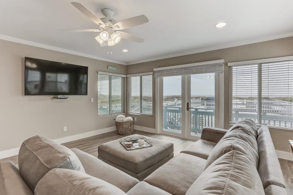 Beach House w Backyard House in Fernandina Beach