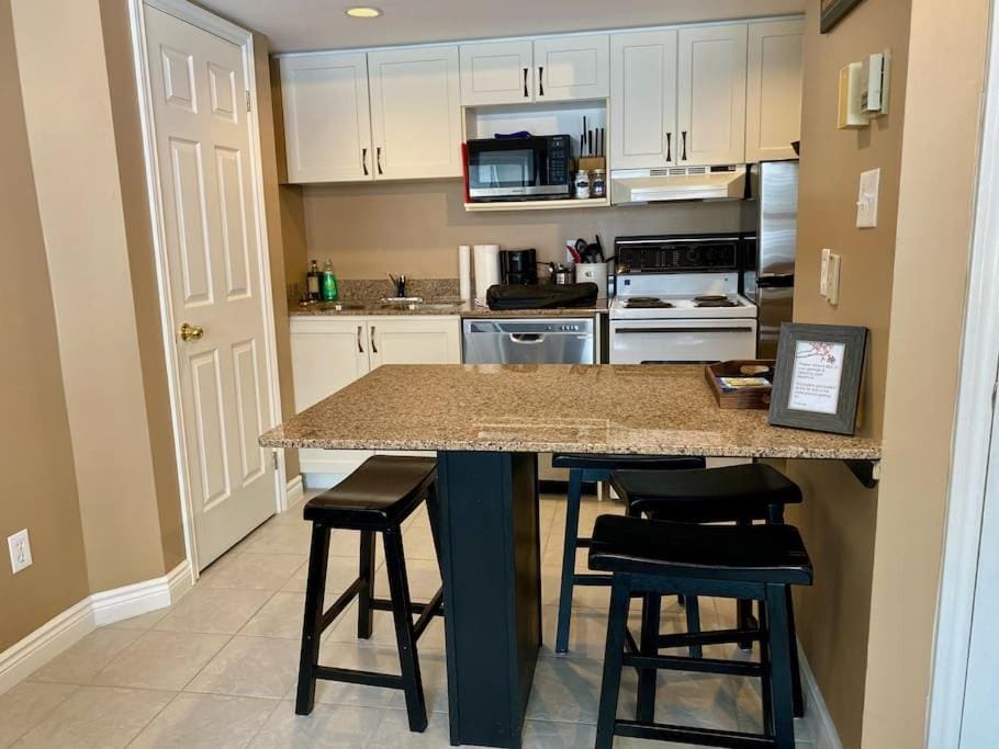 Quiet Hillside Studio - Wifi, Pool, Close to The Village House in Grey Highlands