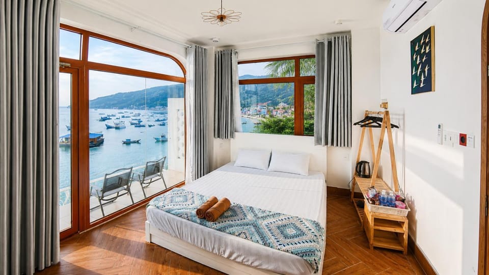 Bed, Natural landscape, View (from property/room), Photo of the whole room, Bedroom, Sea view