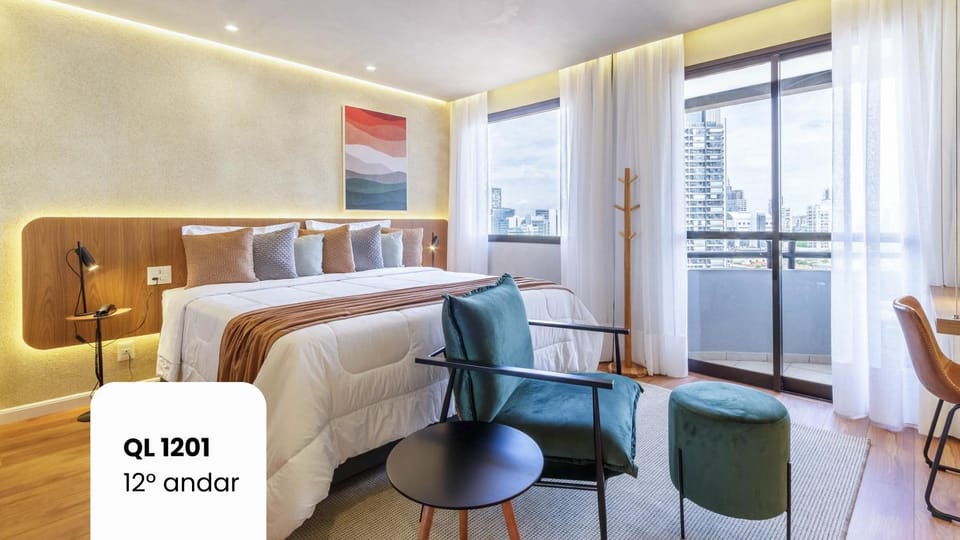 Bed, Photo of the whole room, Seating area, Bedroom