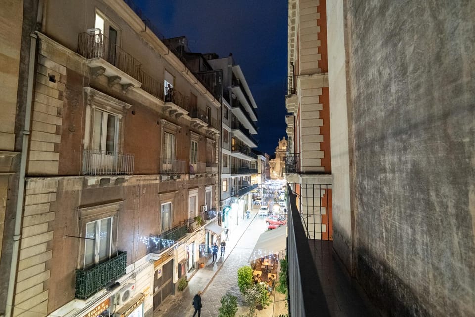 Property building, Neighbourhood, Balcony/Terrace, City view, Street view