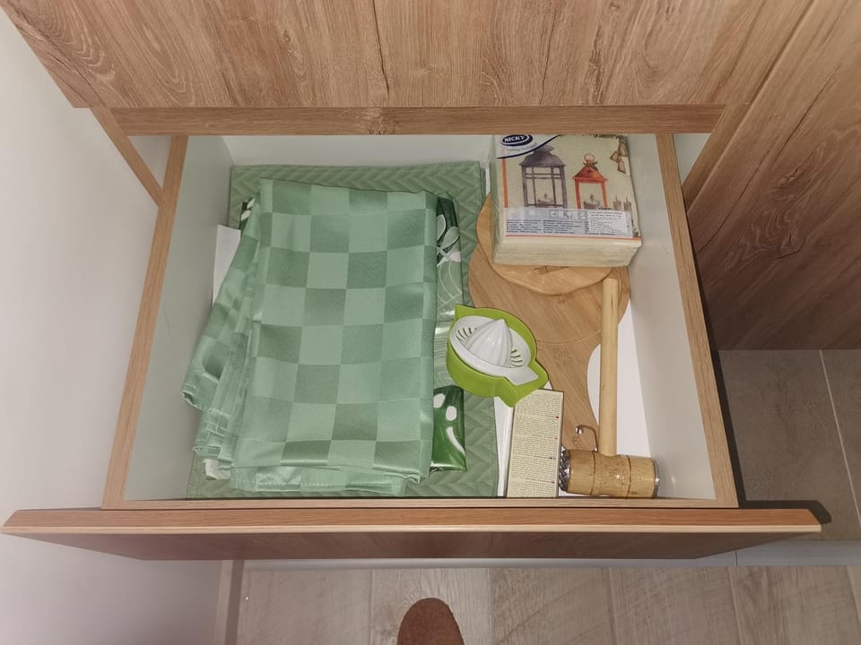 Kitchen or kitchenette, Decorative detail