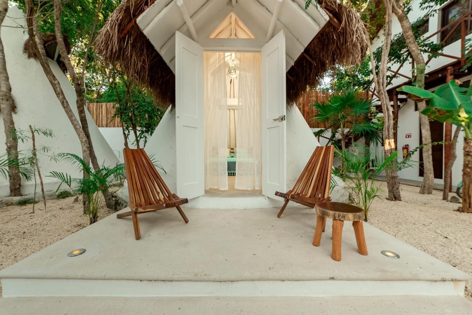 Patio, Facade/entrance