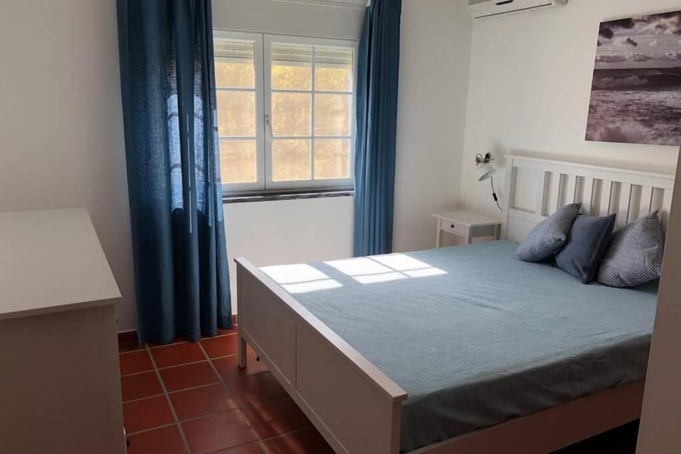 Golf, Beach & Pool House Apartment in Amoreira