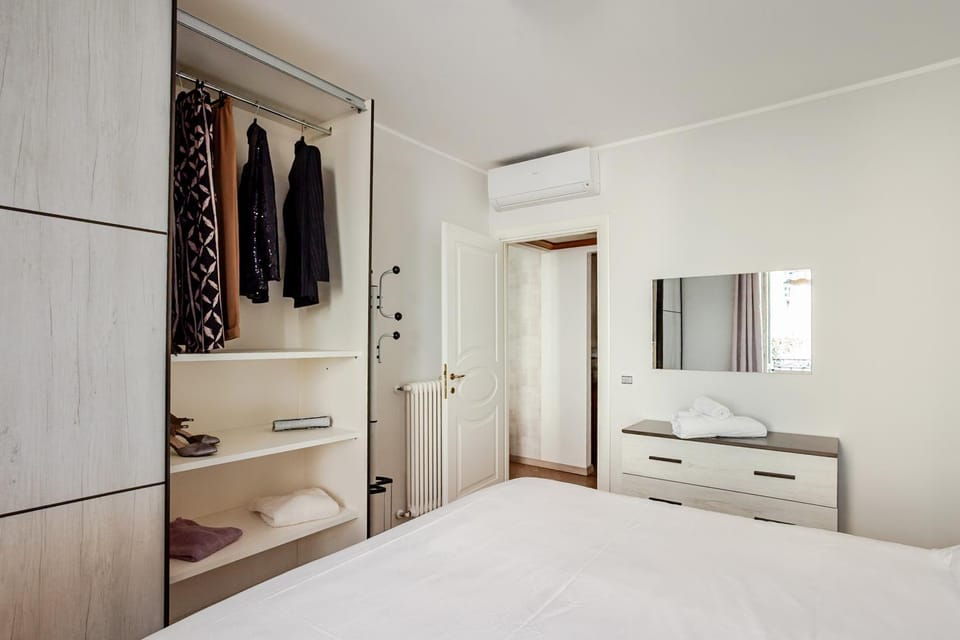 Bedroom, heating, wardrobe, air conditioner