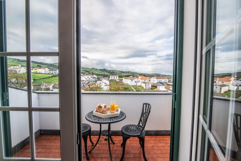 Balcony/Terrace, Street view