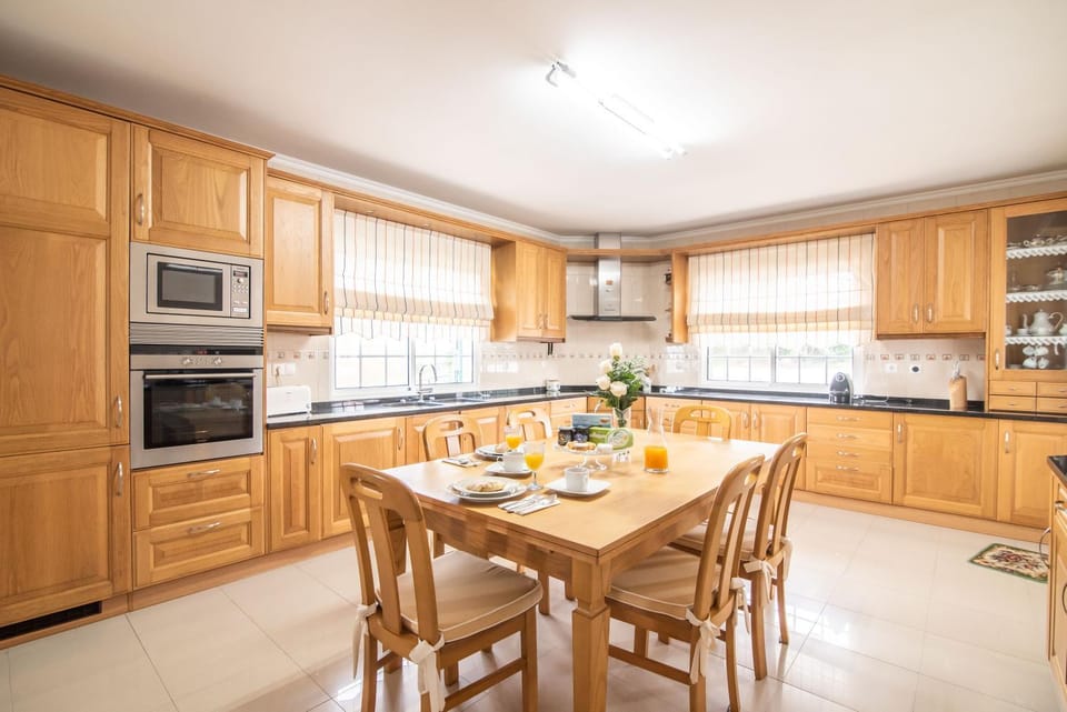 Day, Winter, Kitchen or kitchenette, Dining area, Communal kitchen, On site