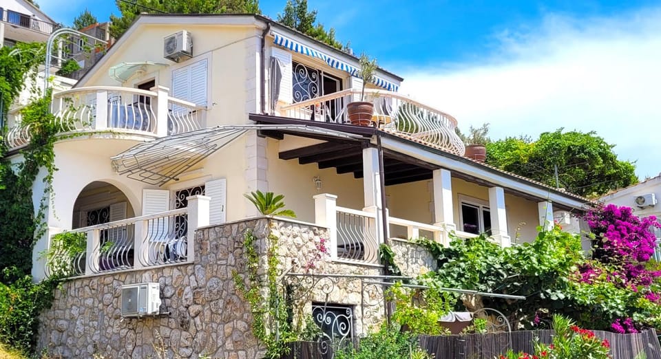 Villa Bugenvilla Bed and Breakfast in Split-Dalmatia County