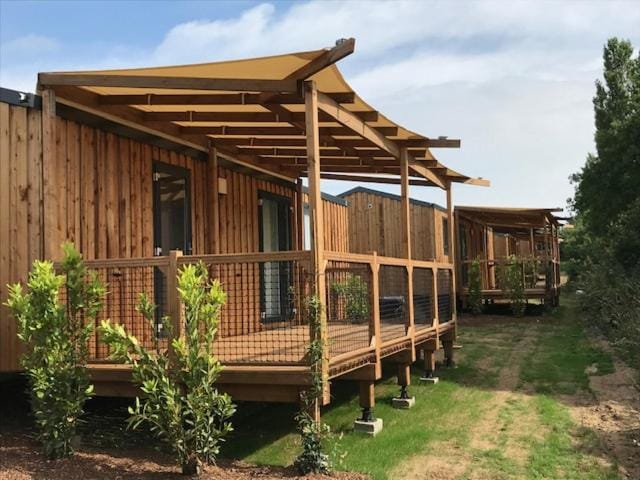Restaurant/places to eat, BBQ facilities, Children play ground, Fishing, Tennis court, Garden view, River view, Swimming pool, children, Family, internet, washing machine