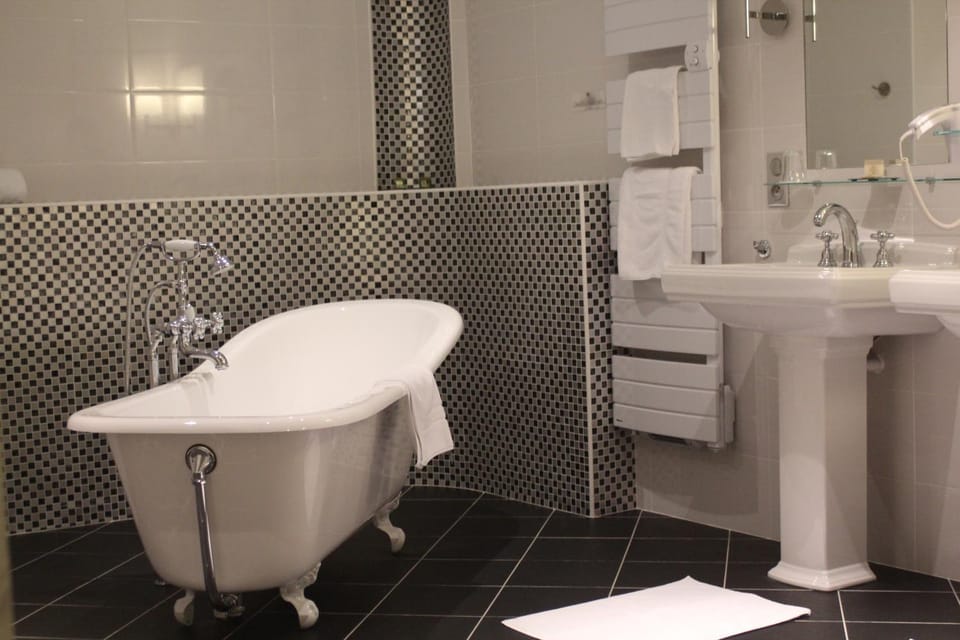 Bathroom, Bath