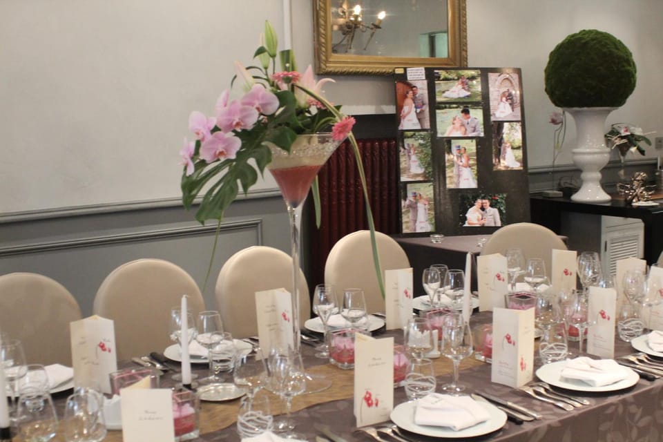 Restaurant/places to eat, Banquet/Function facilities