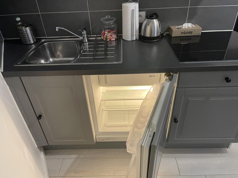 Coffee/tea facilities, stove