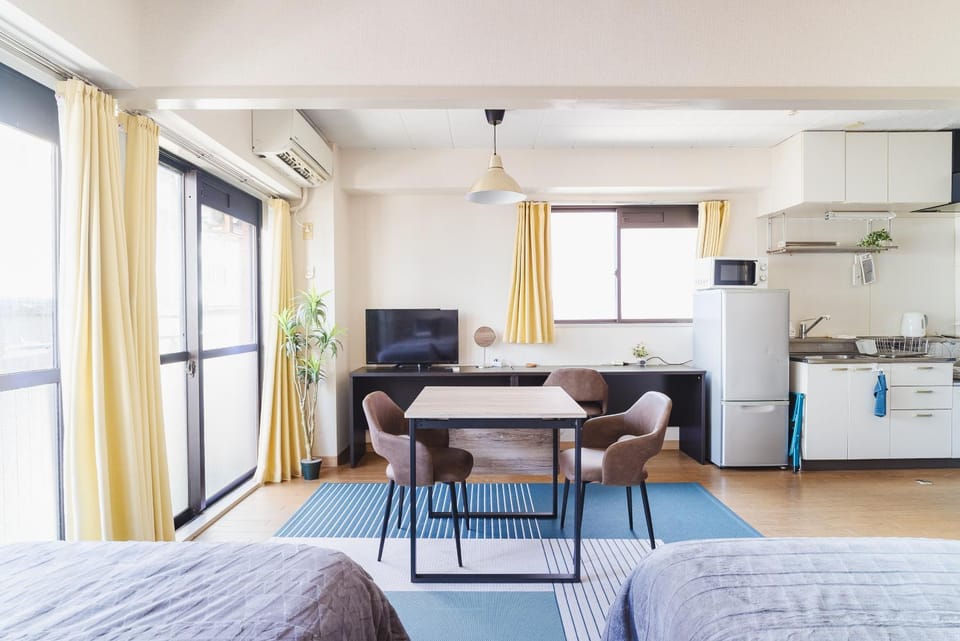 Kitchen or kitchenette, Seating area, Dining area