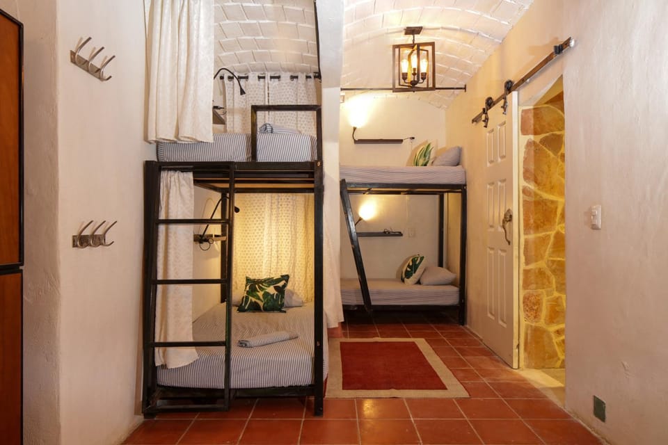 Bedroom, bunk bed