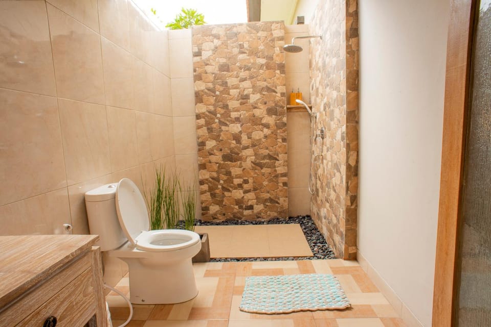 Shower, Toilet