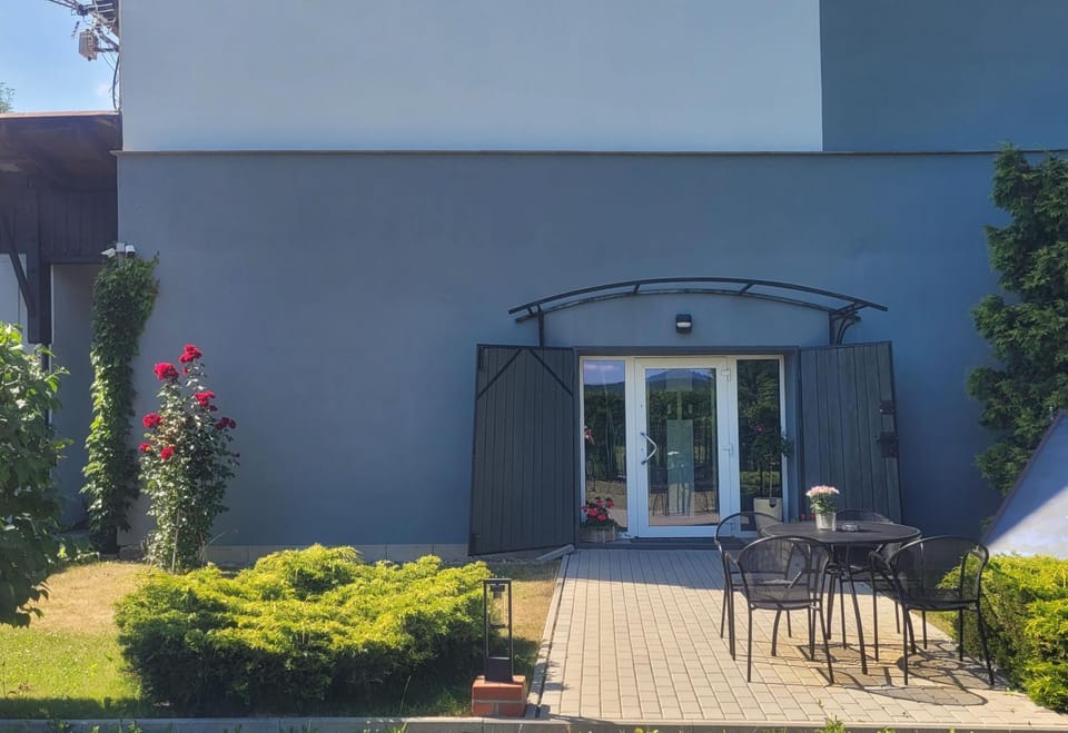 Facade/entrance, Summer, Internal: Not applicable to any particular room