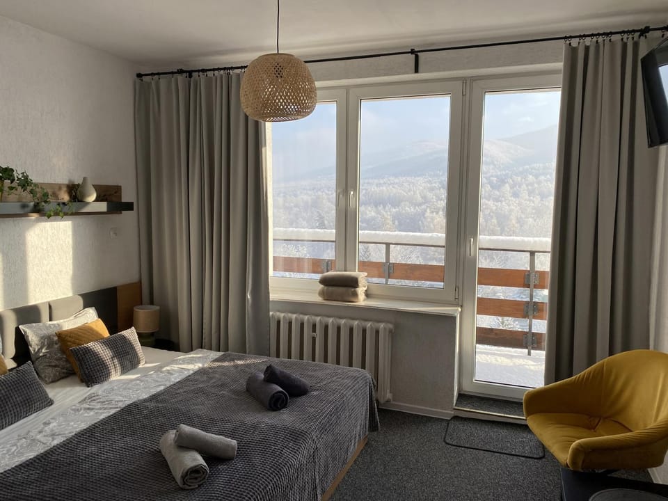 Balcony/Terrace, Mountain view