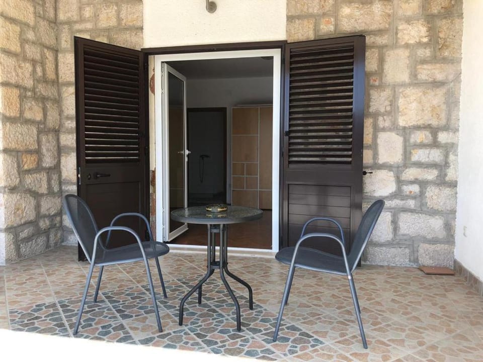 Facade/entrance, Balcony/Terrace