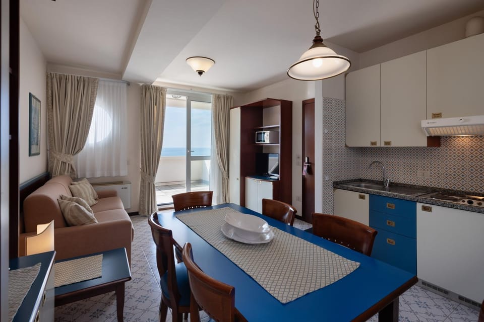 Kitchen or kitchenette, Seating area, Sea view, stove