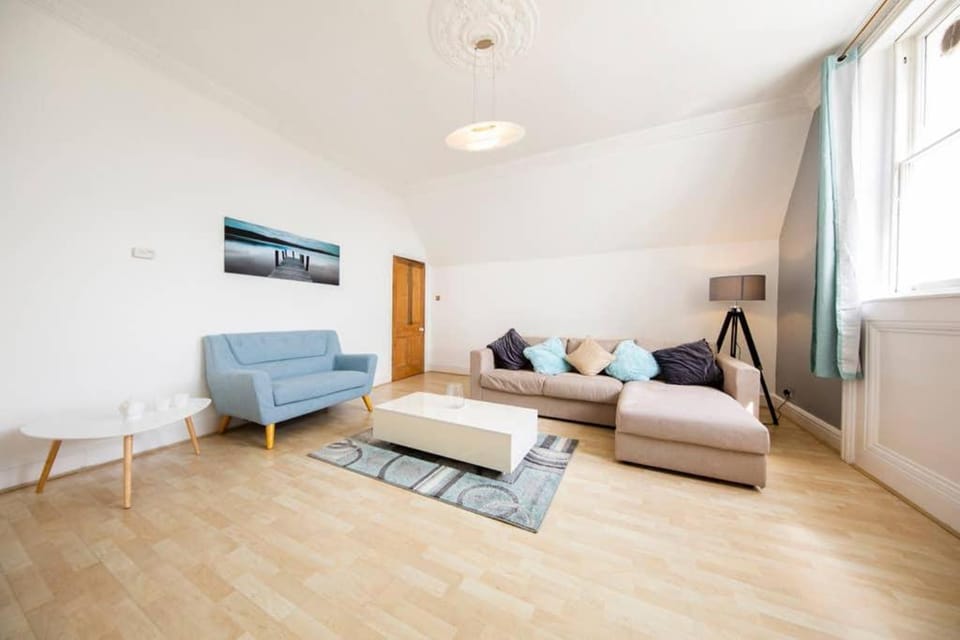 Clifton Spacious 3 Bed Apt & Parking - Simplycheckin Apartment in Bristol