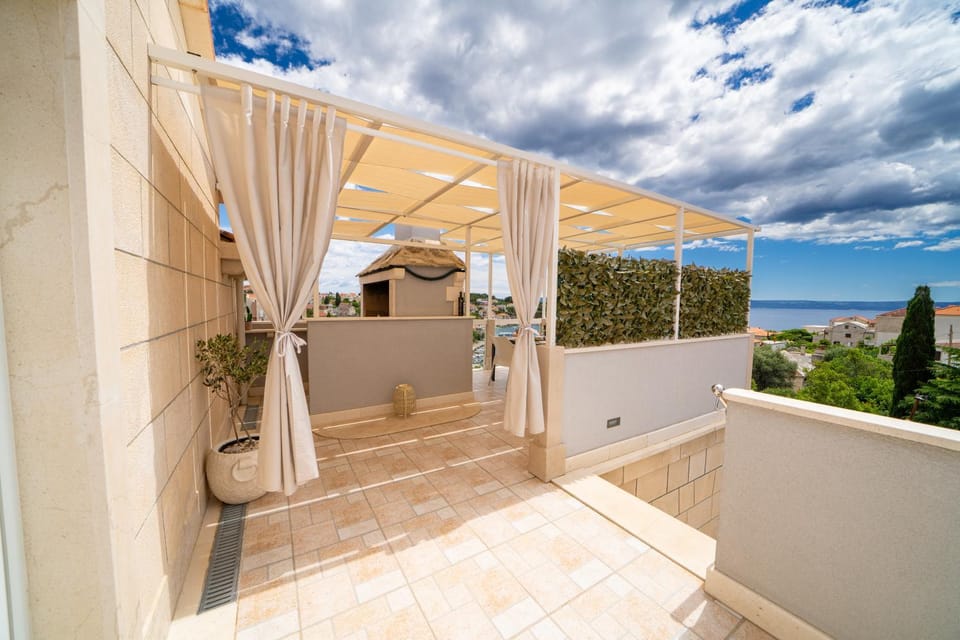 BBQ facilities, Balcony/Terrace, Sea view, Quiet street view