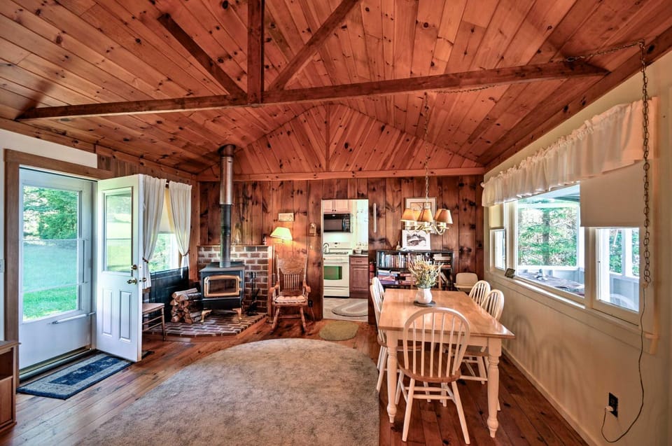 Bayfront Hancock Cottage w/ Beach Access & Views! House in Sullivan