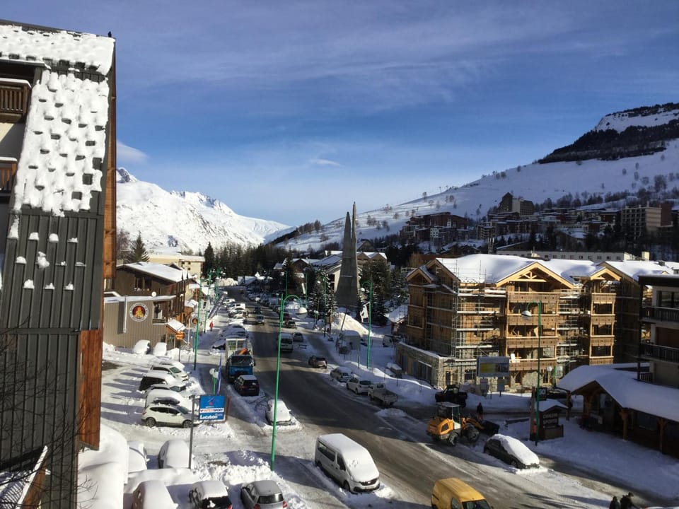 Neighbourhood, Winter, Mountain view, Street view, Quiet street view