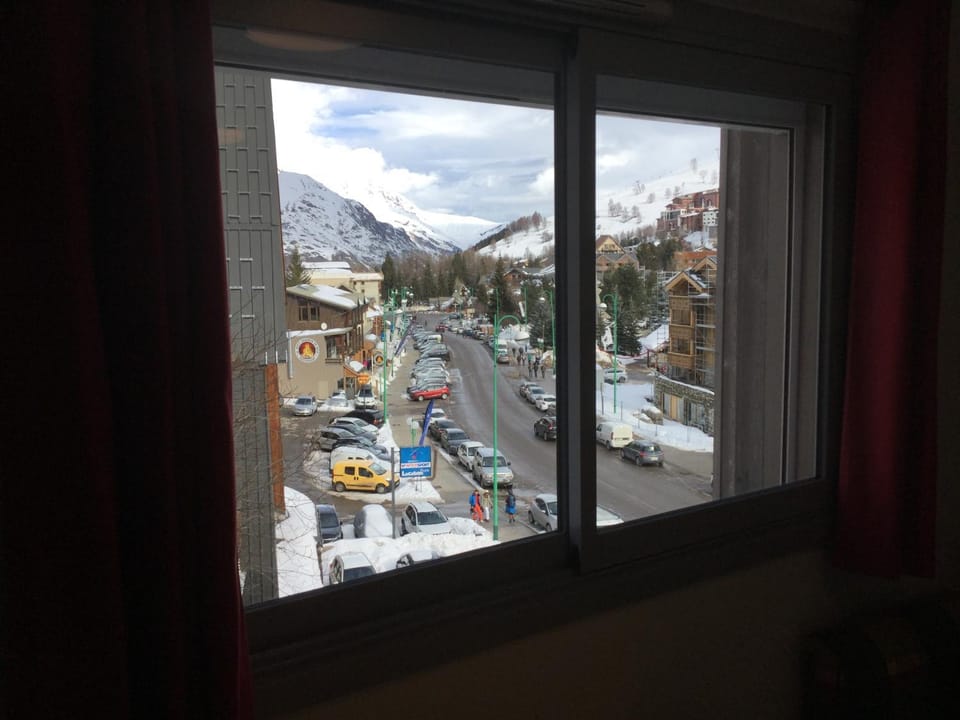 Winter, City view, Mountain view, Street view, Quiet street view