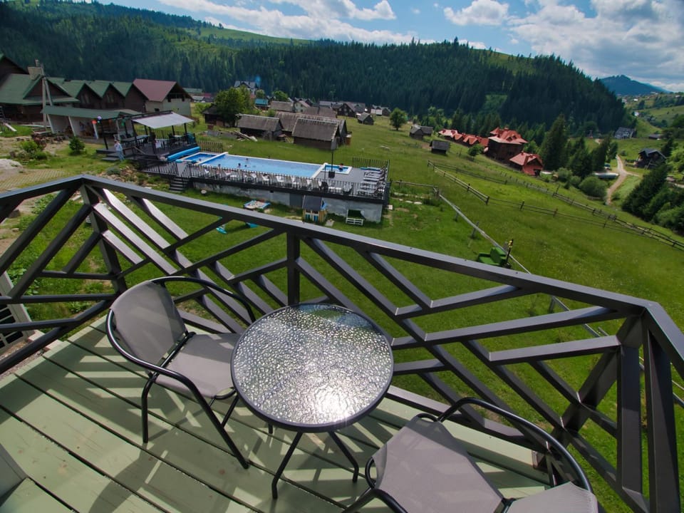 Spring, Day, Natural landscape, View (from property/room), Balcony/Terrace, Mountain view, Pool view
