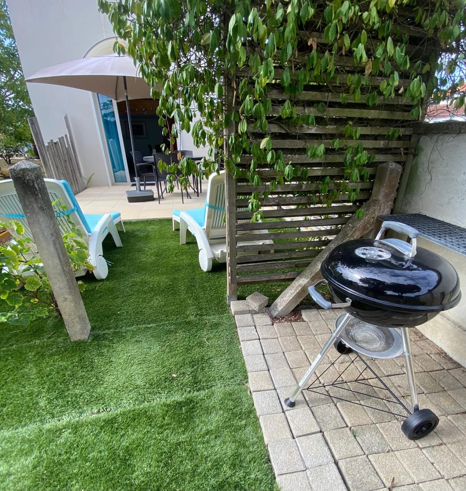Patio, BBQ facilities