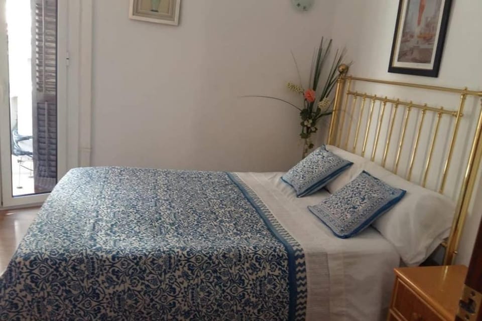 Chopin Magic Fountain Apartment in Barcelona
