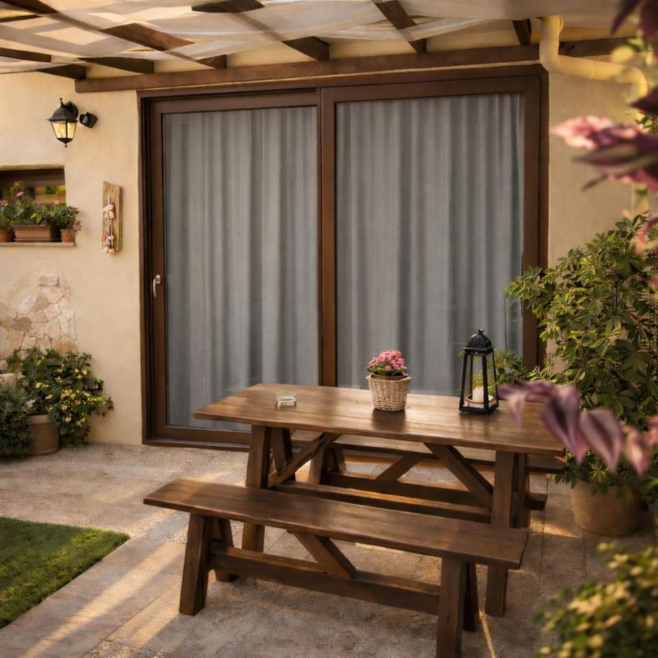 Property building, Patio, Inner courtyard view