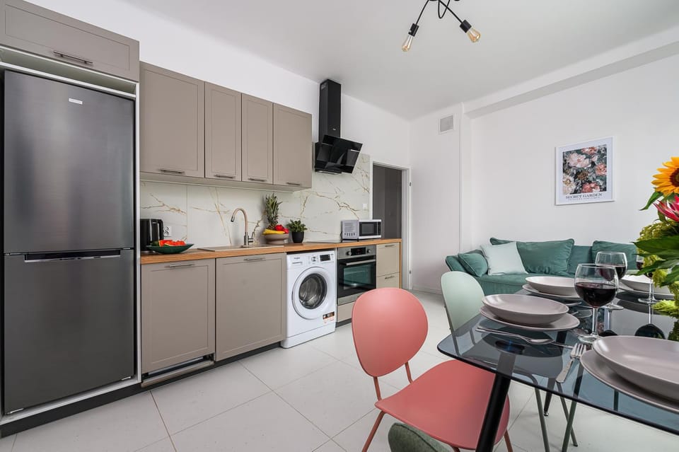 Kitchen or kitchenette, Seating area, Dining area, oven, stove, washing machine