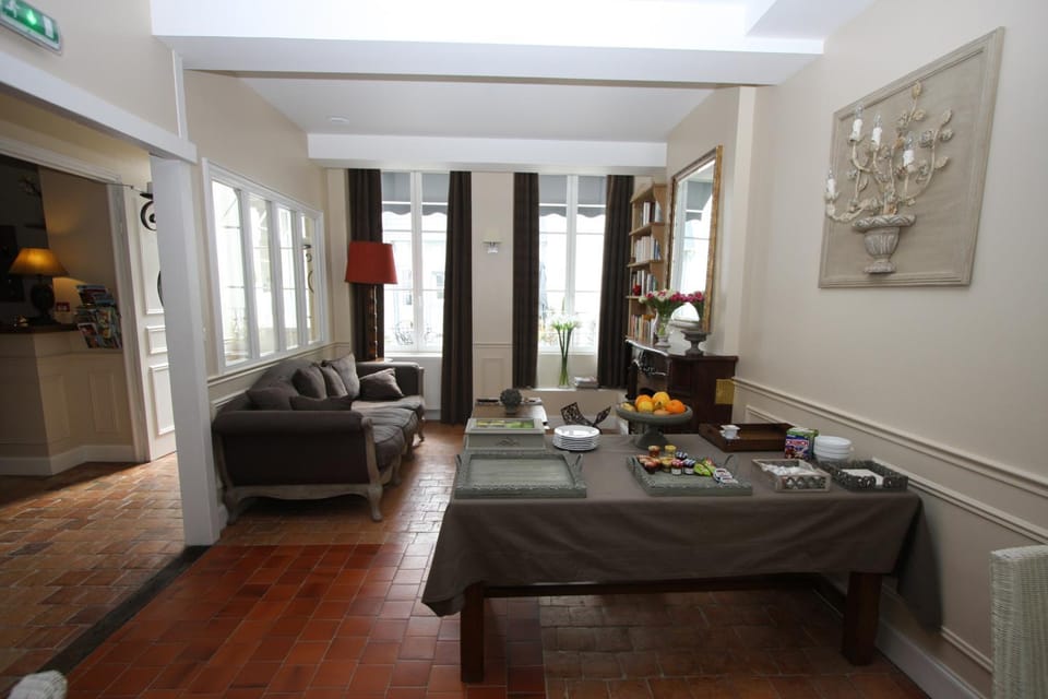 Communal lounge/ TV room